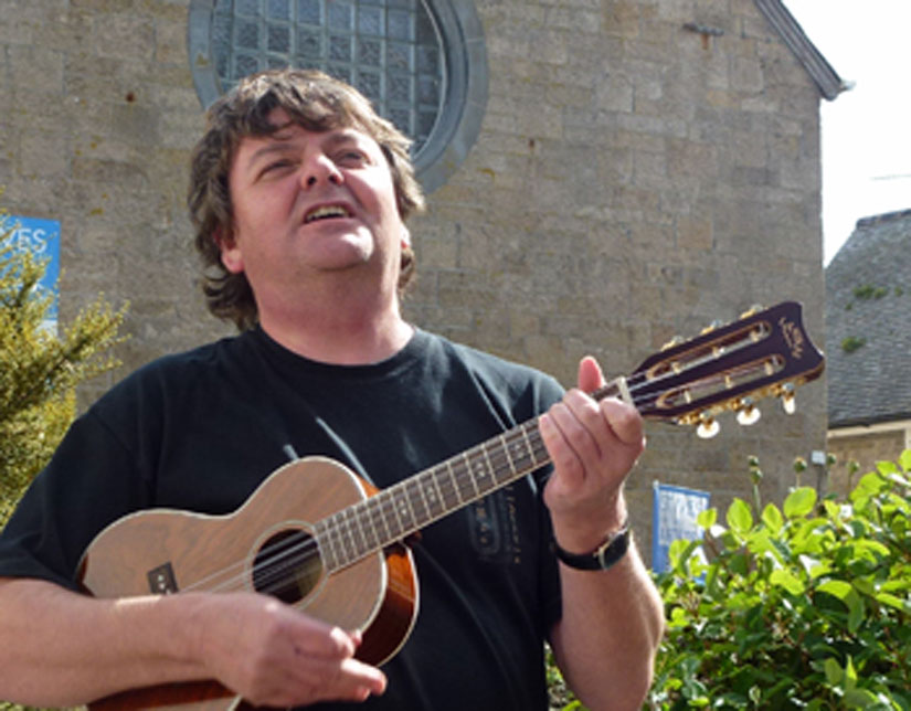 Lol on his ukulele, Norway Square, St Ives. Photo by Anna Chen