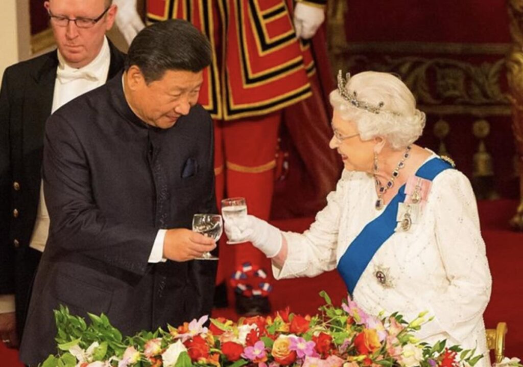 Xi Jinping toasts Queen Elizabeth at state banquet, Britain 2015